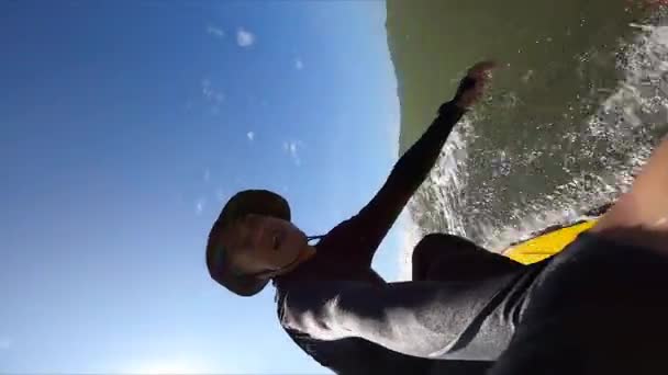 Surfer Sur Carton Jaune Vietnam Filmer Pov — Video
