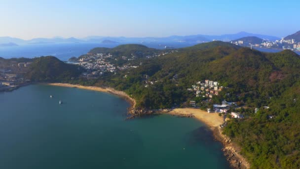 Drone Girato Viaggiando Sinistra Accanto Isola Tropicale Urbanizzata Con Alcuni — Video Stock