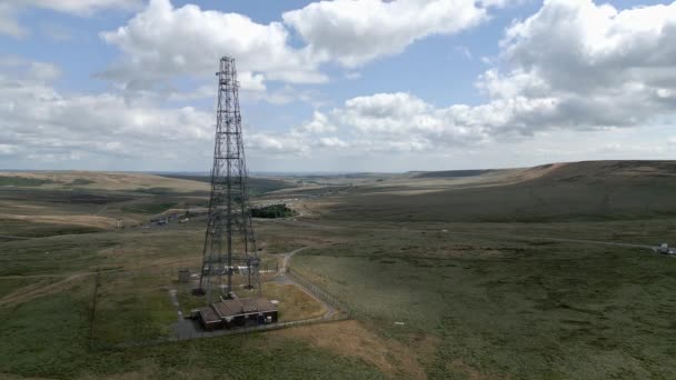 Drönare Flygbilder Windy Hill Sändare Pennine Moors Inom Metropolitan Borough — Stockvideo