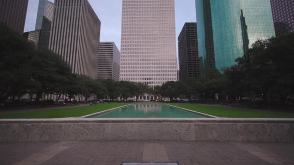 休斯顿市中心摩天大楼的低角度4K视图 — 图库视频影像