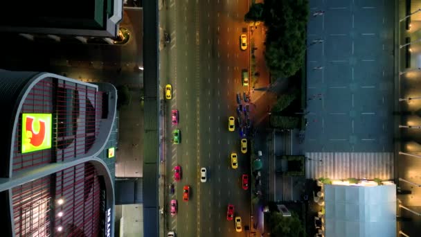 Cinematische Stedelijke Drone Beelden Van Een Luchtfoto Van Auto Rijden — Stockvideo