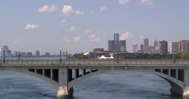 Antena Centro Detroit Partir Ponte Macarthur Belle Island — Vídeo de Stock