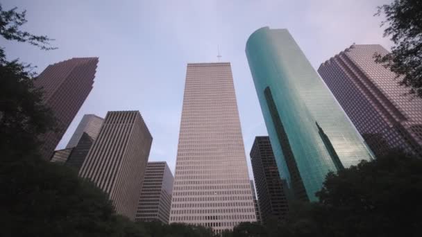 Vista Ángulo Bajo Los Rascacielos Del Centro Houston — Vídeos de Stock