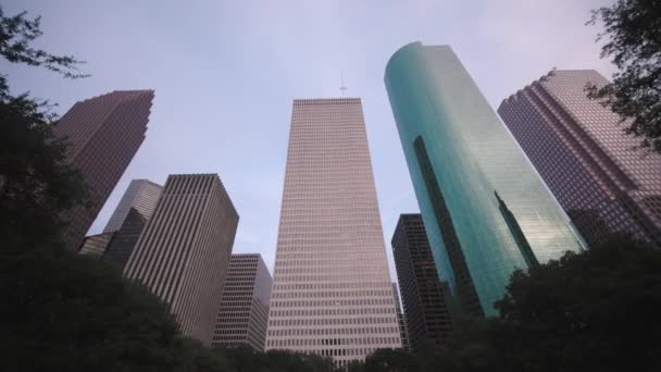 Baixo Ângulo Vista Centro Houston Arranha Céus — Vídeo de Stock