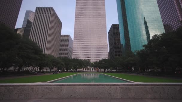 Baixo Ângulo Vista Centro Houston Arranha Céus — Vídeo de Stock