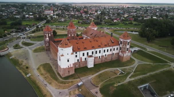 Široké Letecké Záběry Obíhající Kolem Slavného Hradu Mir Který Nachází — Stock video