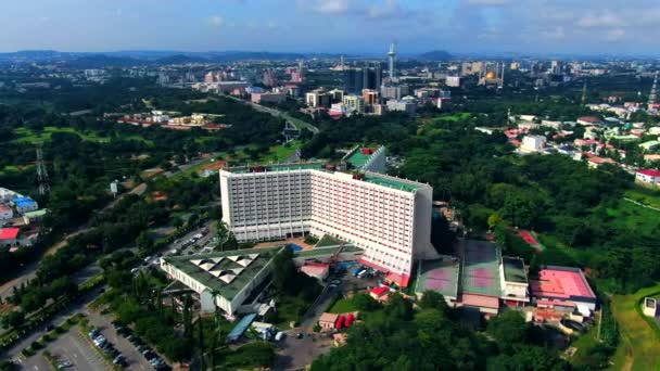 Abuja Nigérie Předměstí Výhledem Hotel Transcorp Hilton Letecký Pohled — Stock video