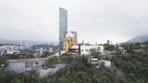 Drone Shoot Morning Cloudy Day Hasta Bandera Obispado Hill Monterrey — Vídeo de stock