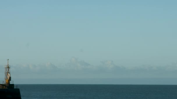 Swansea Bay West Pier Panning Πυροβολήθηκε Fisherman Τίτλο Έξω Για — Αρχείο Βίντεο