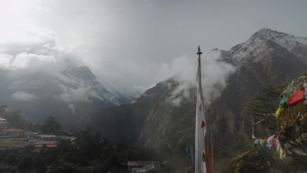Panning Schot Van Een Berg Onthullen Dorp Van Tengboche Himalaya — Stockvideo