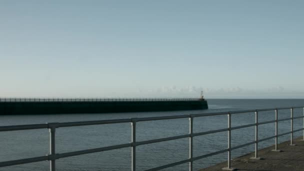 Swansea Bay Panning Shot West Pier Out Sea Madrugada Sunrise — Vídeo de stock