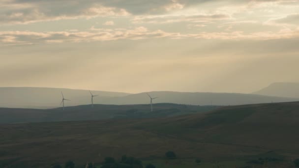 Beautiful Sunrise Shot Small Wind Farm Hazy Rolling Countryside Hills — Αρχείο Βίντεο