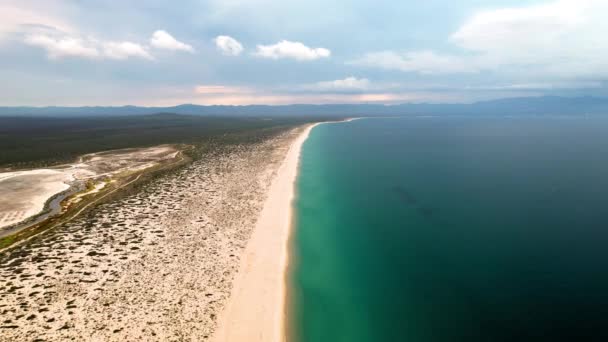 Drone Schot Laterale Opstijgen Van Ventana Strand Baja California Sur — Stockvideo