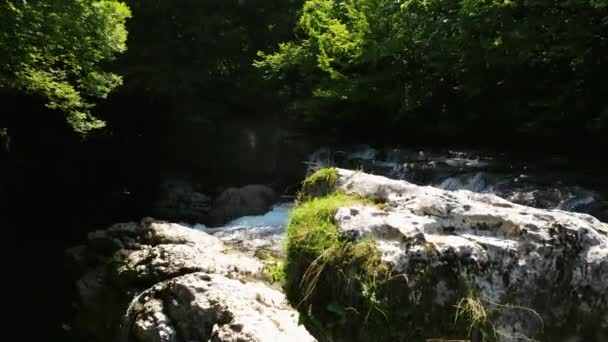 Natursköna Vattenfall Martvili Canyon Nationalpark Nära Byn Gachedili Georgien Flyginflygning — Stockvideo