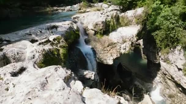 Cascada Sobre Cornisa Naturaleza Del Parque Nacional Martvili Canyon Georgia — Vídeos de Stock