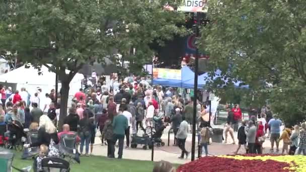 Wide Shot Crowd Listening Music Taste Madison 2022 — Stock Video