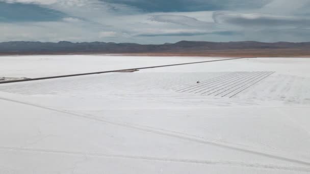 Drone Aéreo Disparado Salt Flats Branco Argentino Que Fecha Nas — Vídeo de Stock