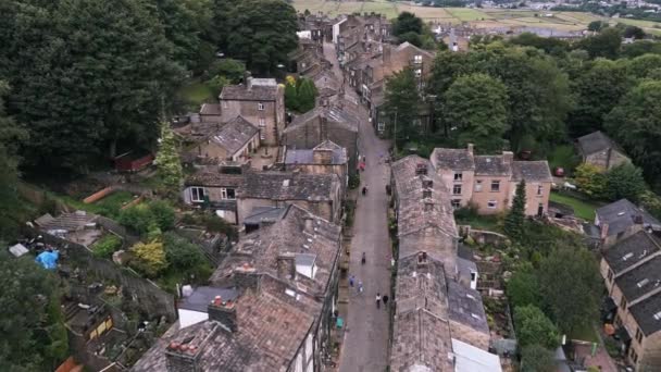 Batı Yorkshire Daki Haworth Village Ana Caddesinin Insansız Hava Aracı — Stok video