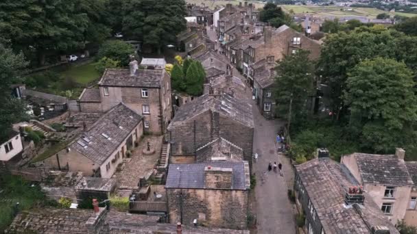 Drone Aérien Vidéo Aérienne Haworth Village Rue Principale Dans Yorkshire — Video