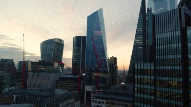 Establishing Shot London Finance District Aerial View Ascending Reveal Capital — Stock Video