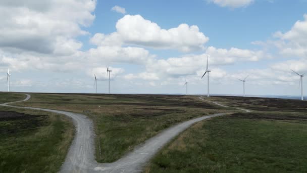 Farma Wiatrowa Położona Wrzosowiskach West Yorkshire Zabrana Dronem Widok Powietrza — Wideo stockowe