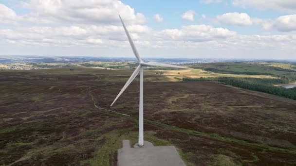 Farma Wiatrowa Położona Wrzosowiskach West Yorkshire Zabrana Dronem Widok Powietrza — Wideo stockowe