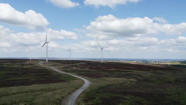 Ogromna Farma Wiatrowa Położona Wrzosowiskach West Yorkshire Zabrana Dronem Widok — Wideo stockowe