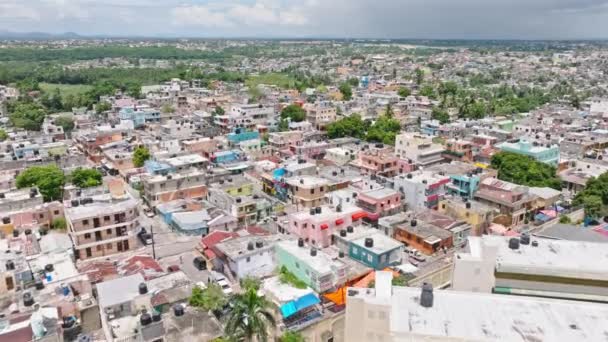 Volar Sobre Arquitectura Típica Ciudad Simón Bolívar Orilla Del Río — Vídeo de stock