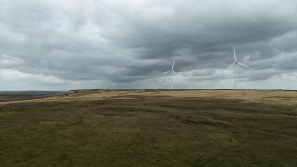 Drone Luchtzicht Een Windpark Windturbines Draaien Wind Beelden Genomen Bij — Stockvideo