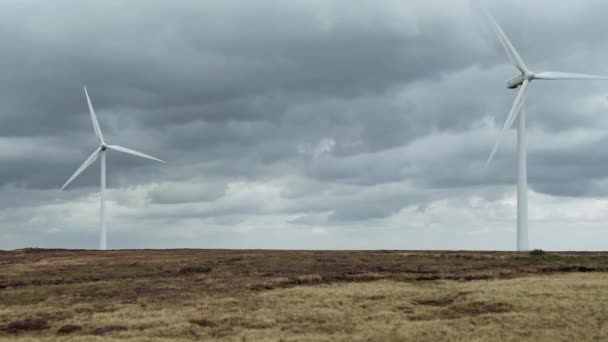 Vídeo Aéreo Drone Parque Eólico Turbinas Eólicas Girando Vento Filmagem — Vídeo de Stock