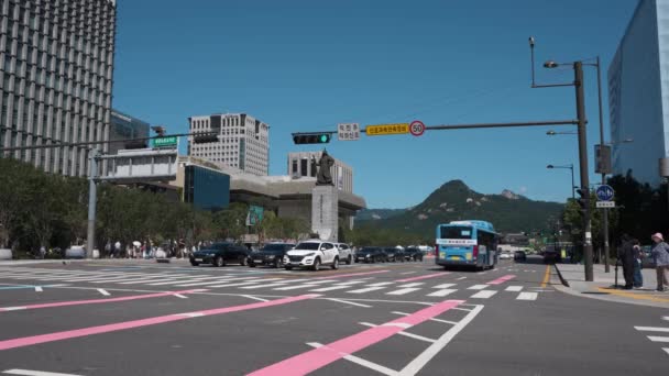 Straßenansicht Des Verkehrs Auf Sejong Daero Neben Dem Gwanghwamun Platz — Stockvideo