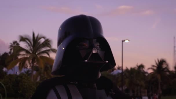 Darth Vader Olhando Para Pôr Sol Oceano Key West Florida — Vídeo de Stock