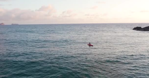 Osoba Kajak Oceánu Poblíž Ostrova Mokulua Kailue Oahu Havaj Letecký — Stock video