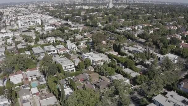 ハイランド アヴェニューとメルローズ アヴェからロサンゼルスのダウンタウンのショットを空中傾斜 — ストック動画