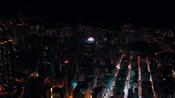 Drone Strzał Podróży Prawo Dużego Miasta Nocy Przełomowym Budynku Biznesowego — Wideo stockowe