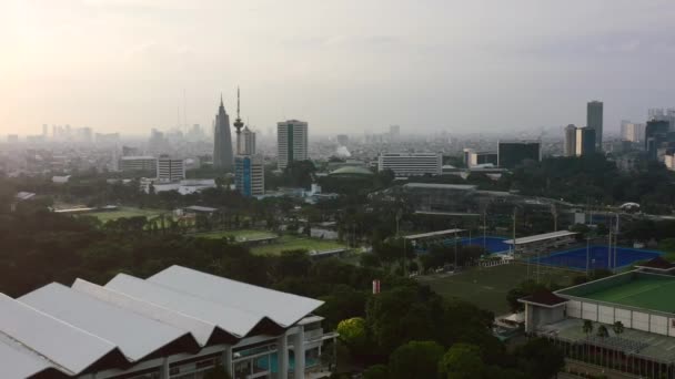 Günbatımında Güney Cakarta Endonezya Modern Asya Spor Kompleksi Ufuk Çizgisi — Stok video