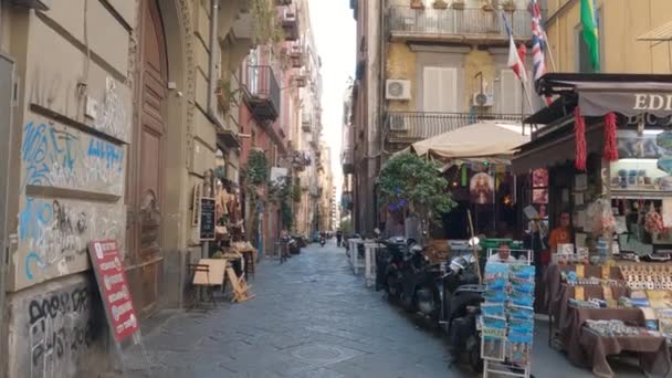 Napoli Sakin Bir Sokak Marketinin Elde Çekilen Görüntüleri — Stok video