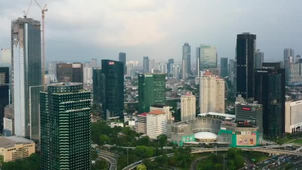 Ontwikkeling Bouw Van Wolkenkrabbers Zuid Jakarata Indonesië Bij Zonsondergang Vanuit — Stockvideo