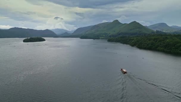 Drone Imagens Aéreas Derwentwater Keswick Lago Calmo Com Barcos Fluviais — Vídeo de Stock