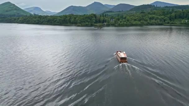 Drone Images Aériennes Bateau Prêt Sur Derwentwater Keswick Lac Calme — Video