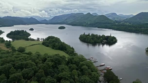 Letecký Záznam Ostrova Domu Derwentwater Keswick Klidné Jezero Říčními Čluny — Stock video