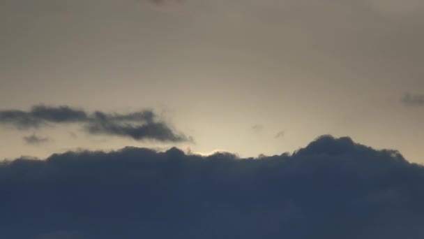 Belas Nuvens Lapso Tempo Durante Pôr Sol Moody — Vídeo de Stock