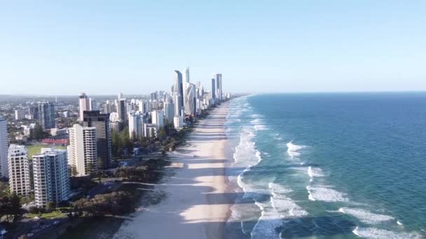 Vista Aérea Drone Gold Coast Beach Surfers Paradise Austrália — Vídeo de Stock