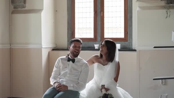 Casamento Casal Pronto Para Abrir Sua Festa — Vídeo de Stock