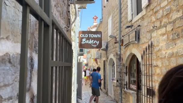 Movimentadas Ruas Secundárias Cidade Velha Budva Montenegro Com Turistas Moradores — Vídeo de Stock