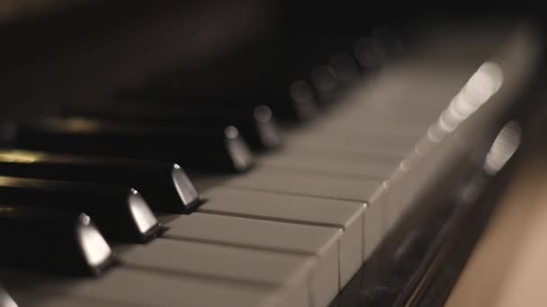 Tastatur Vertikalen Piano Von Der Linken Seite Aus Gesehen Nahaufnahme — Stockvideo