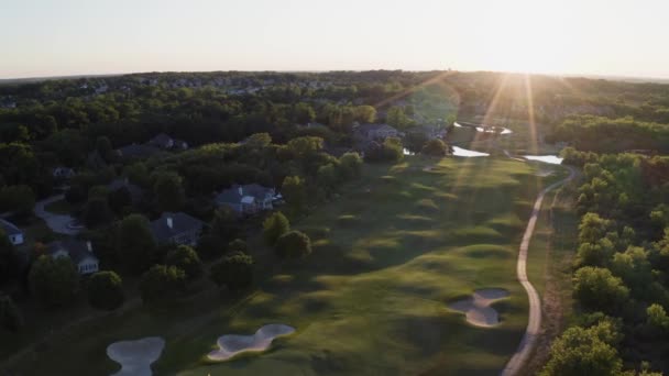 Cinematic Drone Flight Beautiful Golf Course Wisconsin Stany Zjednoczone Ameryki — Wideo stockowe