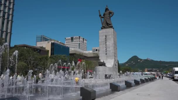 Vista Fonte Estátua Almirante Sun Shin Renovado Gwanghwamun Plaza Contra — Vídeo de Stock