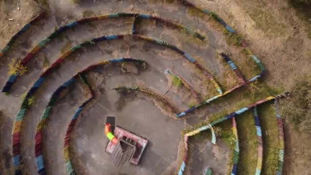 Eine Dynamisch Aufsteigende Luftaufnahme Eines Leeren Kinderlabyrinths Einem Kinderpark Buenos — Stockvideo