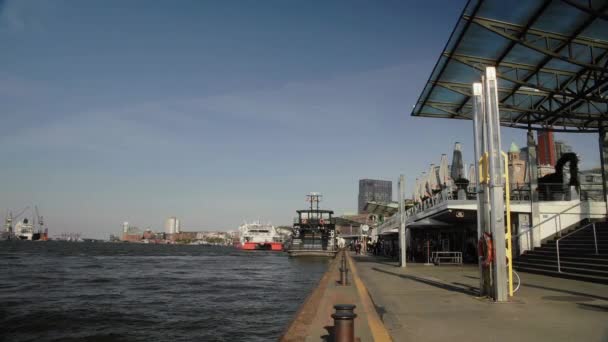 Die Hamburger Landungsbrücken Waren Frühen Morgen Leer Weitschüsse Elbe — Stockvideo